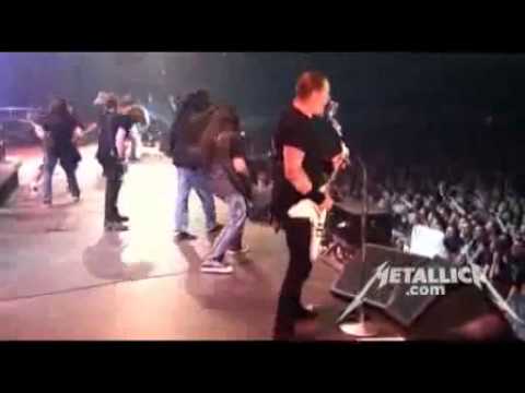 Metallica plays with diamond head