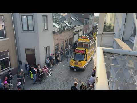 Carnavalstoet Tielrode 2025 (ontbindingen - gefilmd van bovenaf)