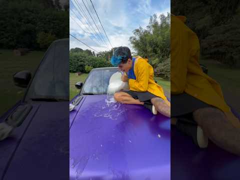 LAVANDO O CARRO