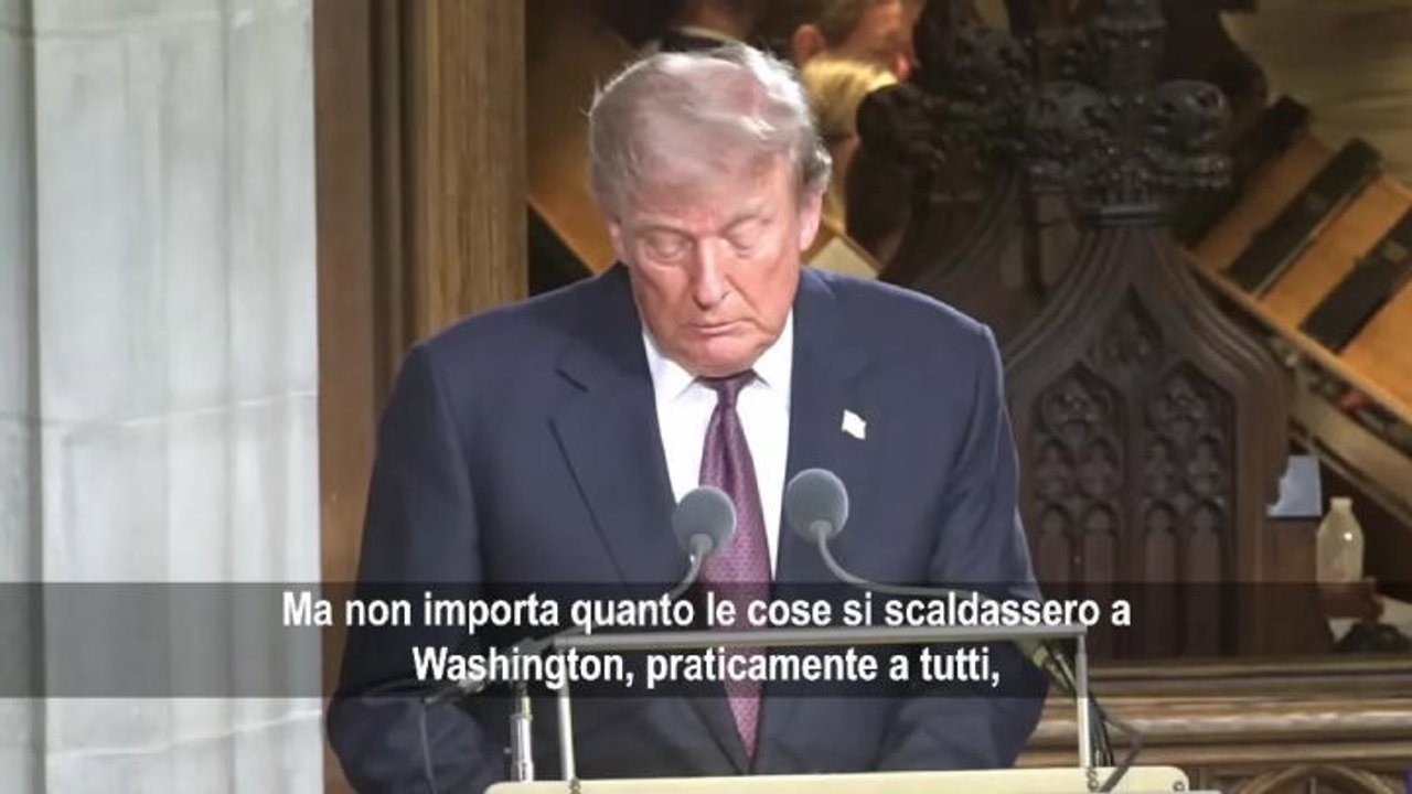 Trump scherza al funerale di Graham: Amato da tutti... beh non proprio, ma suonava bene
