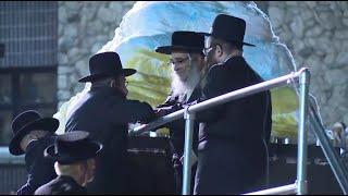 Satmar Hadluka in Kiryas Joel - Lag Baomer - Full Video | סאטמאר הדלקה - קרית יואל - ל"ג בעומר תשפ"ב
