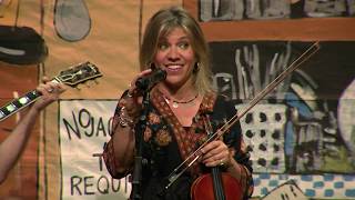 Hot Club of Cowtown performs &quot;Rodeo Blues&quot; by Elana James on Larry&#39;s Country Diner.