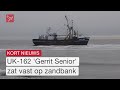 Urker garnalenkotter loopt vast voor kust Scheveningen en trekt veel bekijks | Omroep Flevoland