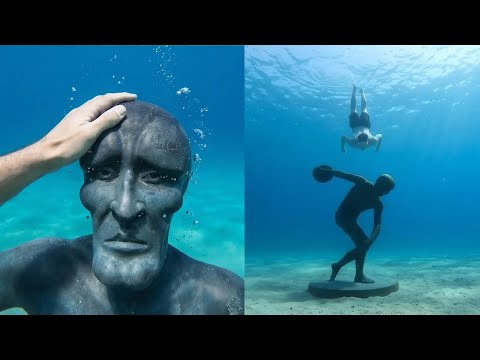 Hiding handsome Squidward under the sea