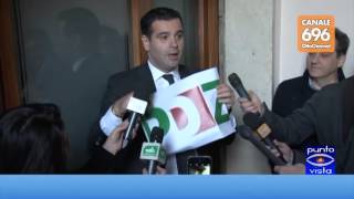 lo-show-di-festa-davanti-alla-sede-del-pd