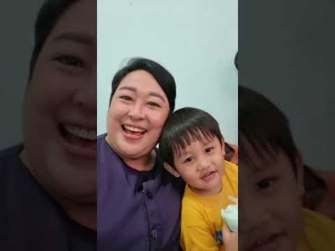 Mba Yuni Momong anak tukang ojek.#anaktukangojek #tukangojekpengkolan #mbayunigossip #shorts