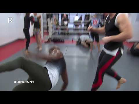 Rico Verhoeven pakt Jandino Asporaat flink aan in Dino & Friends in New York