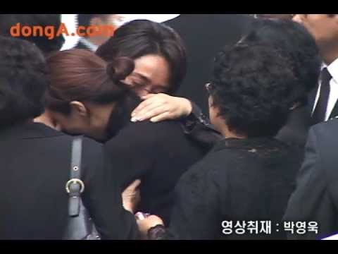 [donga]'Choi Jinsil',funeral,memory of her smile(故최진실 영결식,추억 속 그녀의 미소)