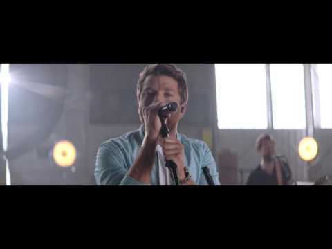 Brett Eldredge - "Love Someone" (Airwaves Sessions)