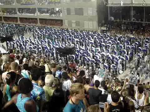 Bateria da Vila Isabel 2010 no setor 3