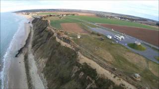 preview picture of video 'Vol en drone au dessus de Courseulles sur Mer et Arromanches'