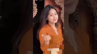 Download lagu SENYUMAN BIDADARI BALI EMANG BEDA🥰😉 #tiktok #shorts mp3