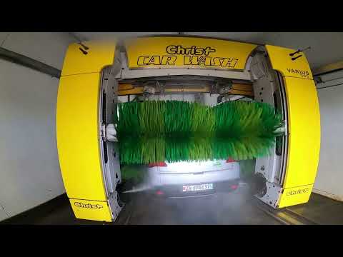 CarWash Anlage der LANDI Weinland in Marthalen. Die Autowaschstrasse lässt Ihr Auto in neuem Glanz erstrahlen.