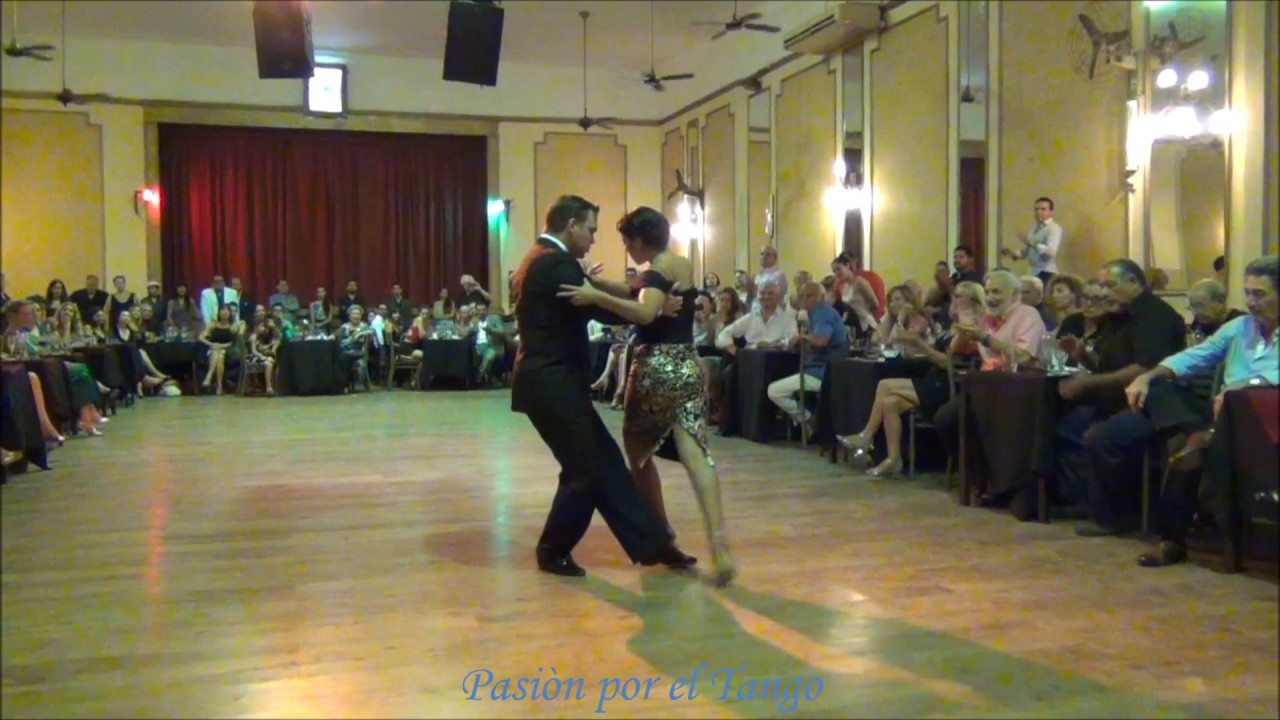CARLA ESPINOZA y GABRIEL MISSÈ Bailando el Tango SOÑEMOS en YIRA YIRA MILONGA