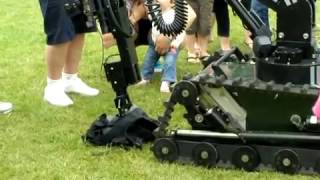 preview picture of video 'Bomb Squad Robot Demonstration, Pukekohe VFB Open Day, 20 Nov 2010'