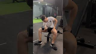 CURL CONCENTRADO CON MANCUERNA