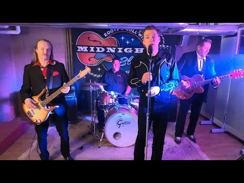 MIDNIGHT BLUE, Cerveza Breakfast (Official Music Video) 