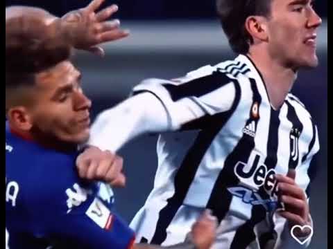 Vlahovic PUNCHES Lucas Torreira