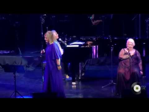 Armando Manzanero ft. Mocedades - Por debajo de la mesa | Gira Manzanero & Mocedades