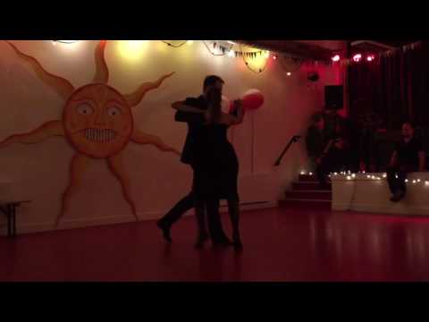 Ruth & Kersten improvisan "Viviane de Paris" Tango de Tanturi