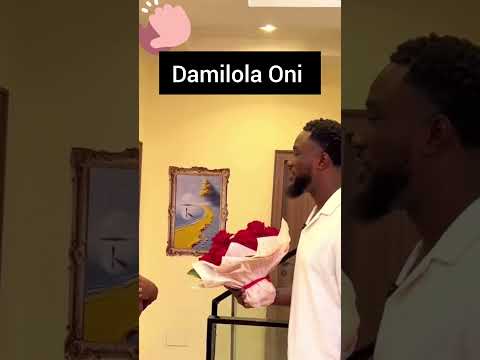 Damilola Oni  receive a flower of 😘 libr fans go wild 😜