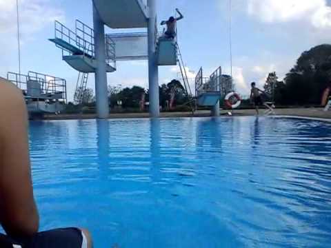 junge fällt vom 3m Brett runter /Freibad unfall