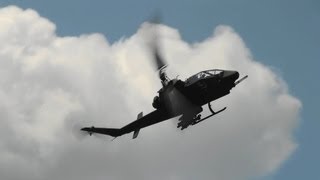 preview picture of video '[Helicopter COBRA & HUEY] 陸上自衛隊ヘリコプター「AH-1S・UH-1J」飛行展示 2012.8.25'