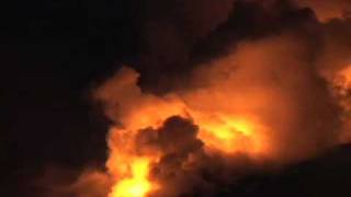 preview picture of video 'Flowing Lava night - smoke steam Hawaii Kilauea November 2000 Volcano'