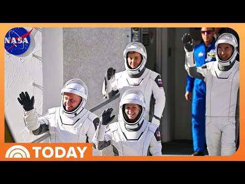 NASA Weighs Early Return of ISS Crew Over Sick Astronaut