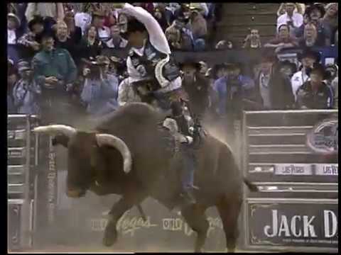 Michael Gaffney rides Little Yellow Jacket | 2004 PBR World Finals