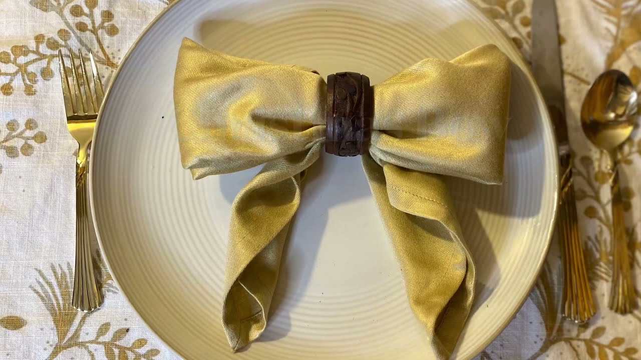 Christmas Bow Napkin Fold