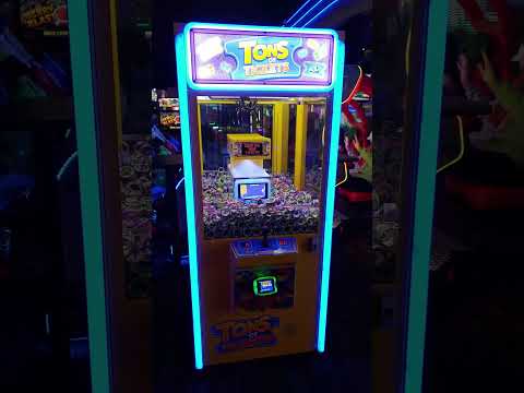 How to Win The Claw Machine Jackpot at Dave & Busters!