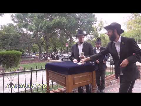 חלוקת דולרים להוספה בצדקה • י"ב מנחם אב תש"פ