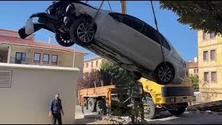 Ürgüp TOKİ’de Direksiyon Hakimiyetini Kaybeden Sürücü Apartman Duvarını Yıktı