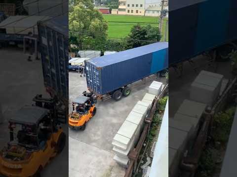 Forklift help truck to turn