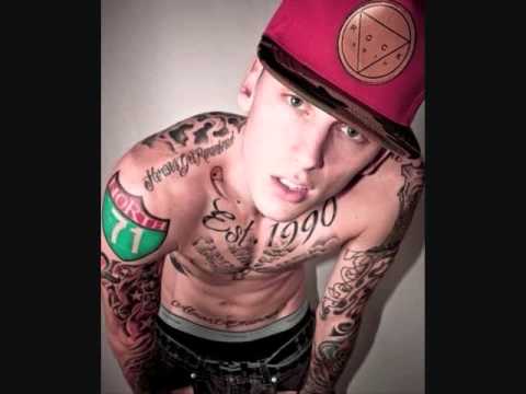 Machine Gun Kelly- I am feat. (Slim Gudz)