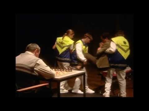 Packendes Schachduell - Ladykracher