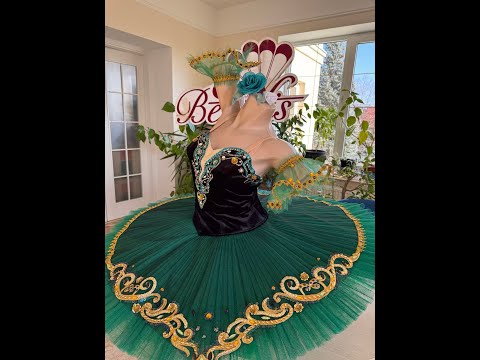 Stage costume P 1127 - video 5