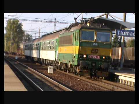 Peršing 163 242-1 s Os 4220 a odjezd Os 4217 v Tlumačově 8.10.2009