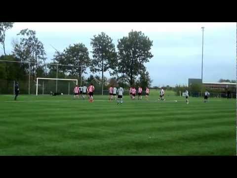 Prebibo, het slangemens, scoort tegen Nevelo A2 (3-11-2012)