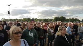 Lisa stanfeild this is the right time live @lincolnshire showground