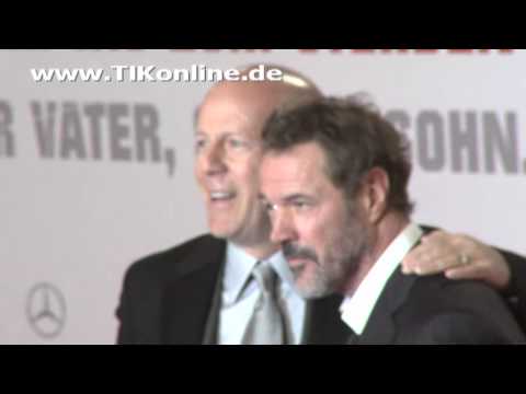 Stirb langsam Premiere in Berlin! Bruce Willis mit seinem Filmpartner Sebastian Koch (TIKonline)