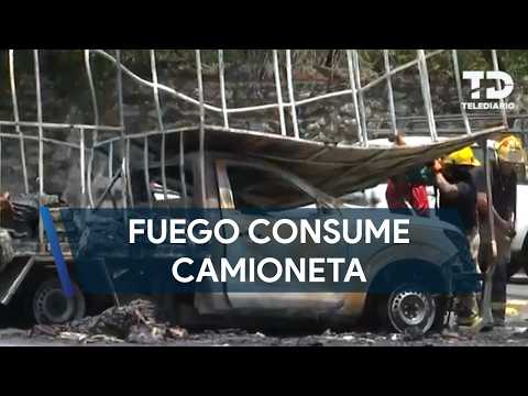 Fuego consume camioneta cargada de cartón en La Estanzuela al Sur de Monterrey