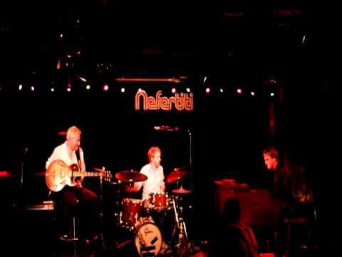 Rhythm Changes - Moose The Mooche - Peter Almqvist Organic Trio @ Nefertiti