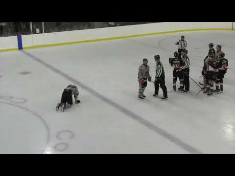 Jérémie Malouin huge hit on Kévin Gadoury - 04-11-22