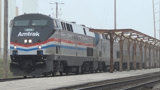 preview picture of video 'Amtrak Heritage unit 822 leads the California Zephyr in Ottumwa, IA 4/7/15'
