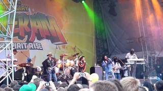 Julian and Damian Marley - Violence in the streets - Summerjam 2010.MOV