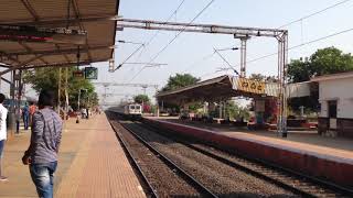 preview picture of video 'Sangamitra Express met Kerala Express at Kavali'