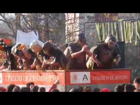 Battaglia arance - carro da getto I Falchi di Re Arduino - Carnevale Ivrea 2015