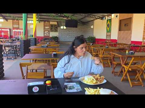 PARAMOS PARA ALMOÇAR  EM TORIXORÉU-MT. 
